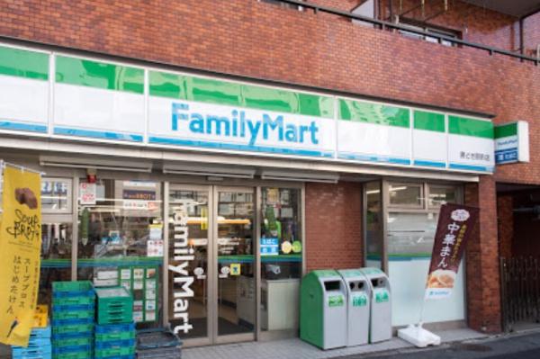 コンビニ　ファミリーマート勝どき駅前店（コンビニ）まで588m