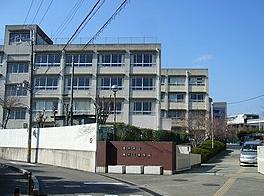 中学校　豊中市立第十三中学校（中学校）まで1017m