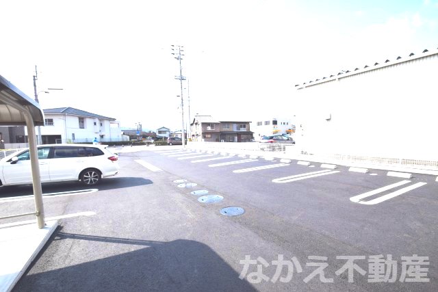 駐車場　駐車場があるので、車を買う予定の方も安心です