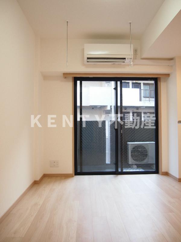 その他部屋・スペース　開放的な寝室です