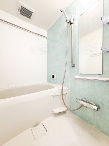 バス・シャワールーム　追い焚き付きのお風呂です♪