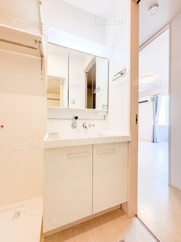 洗面設備　明るい洗面所です★