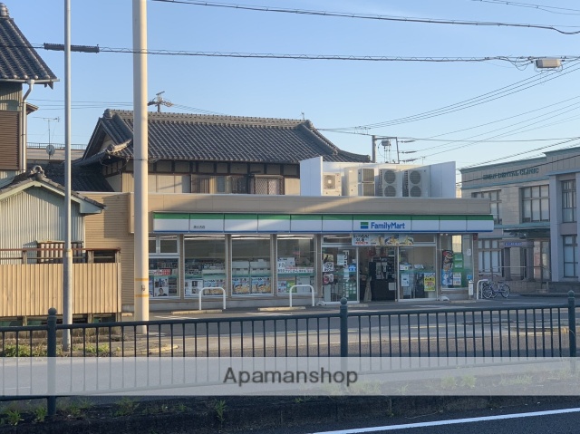 コンビニ　ファミリーマート港土古店（コンビニ）まで200m