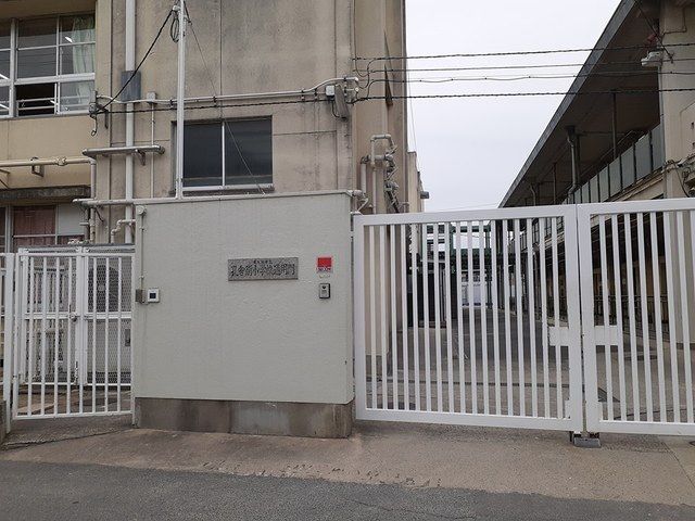 小学校　東大阪市立孔舎衙小学校（小学校）まで400m