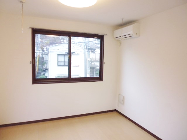 その他設備　天気の悪い日も安心の浴室乾燥機付きです♪