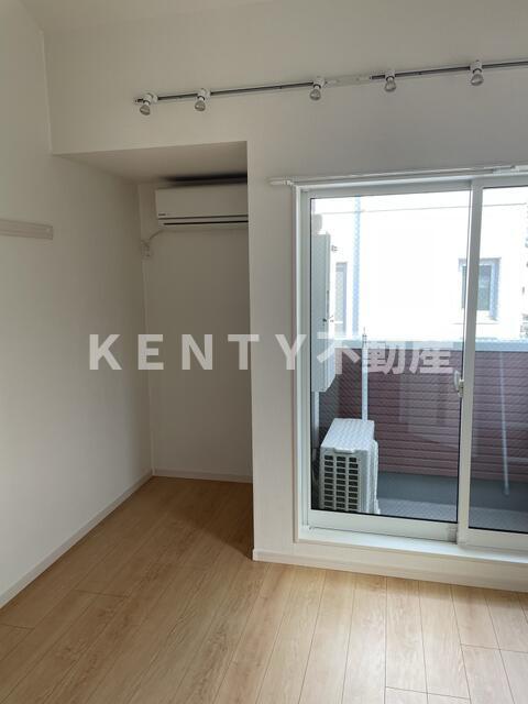 居室・リビング　こちらの居間で趣味の時間をお楽しみください