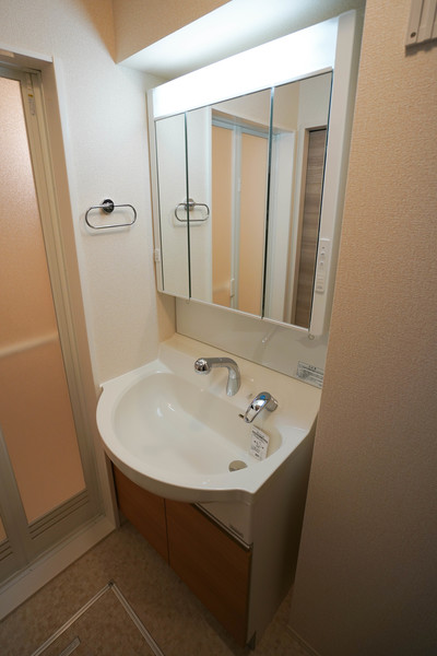 洗面設備　同じ建物の別なお部屋