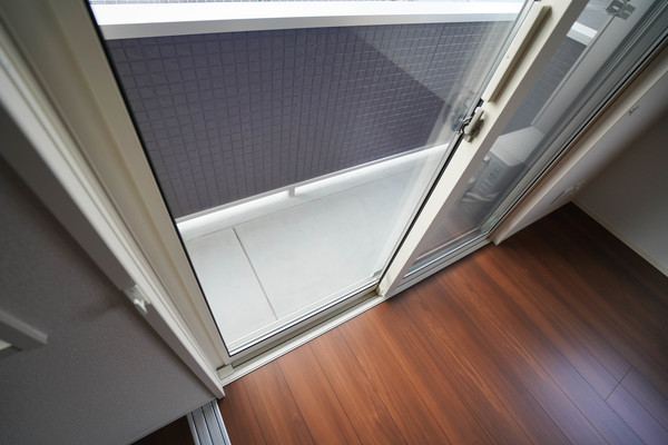 バルコニー　同じ建物の別なお部屋