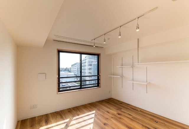 居室・リビング　☆明るい洋室☆