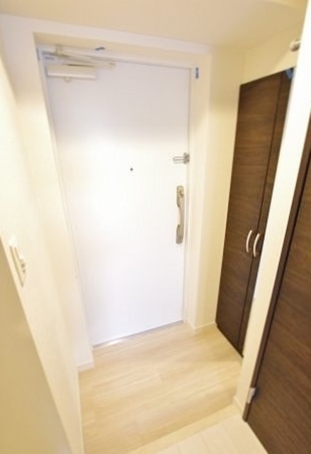 玄関　背の高いシューズボックス