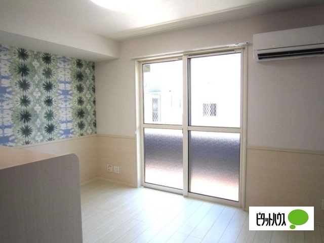 居室・リビング　別室写真です