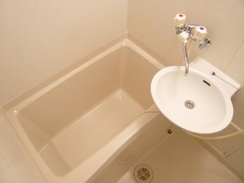 バス・シャワールーム　バス・トイレ別々です☆