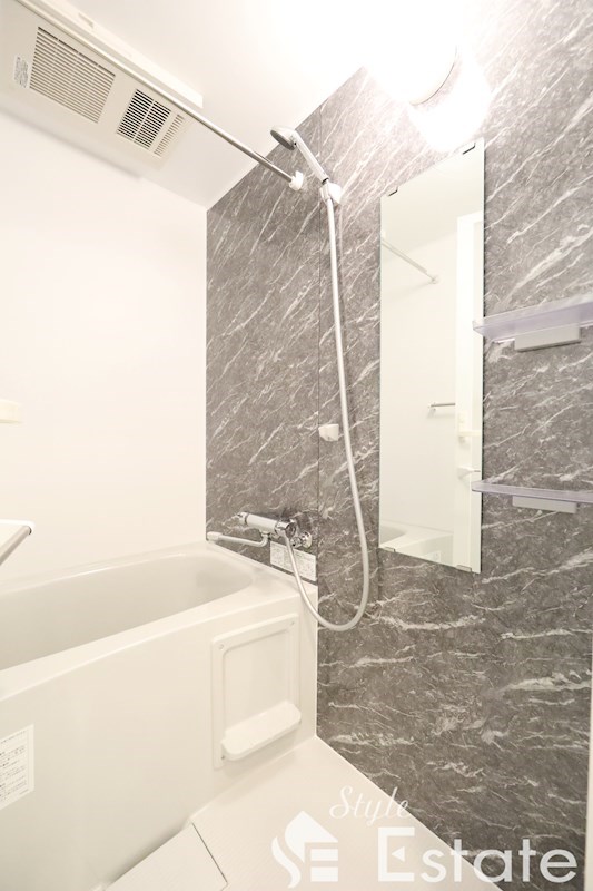 バス・シャワールーム　バスルーム