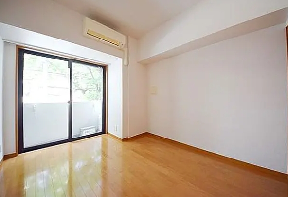 居室・リビング　☆明るい洋室☆