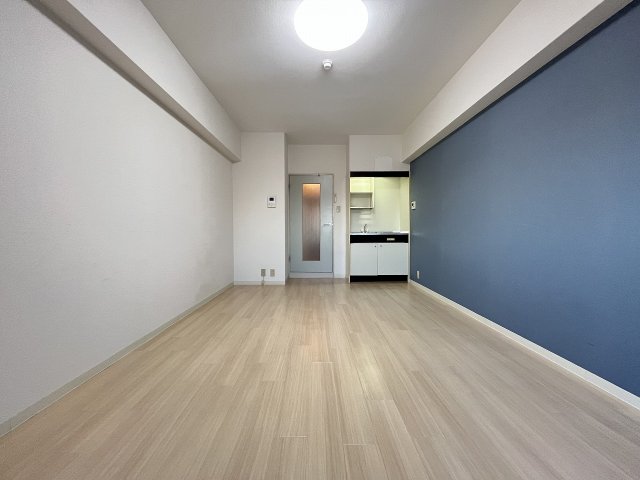 居室・リビング　こちらの居間で趣味の時間をお楽しみください