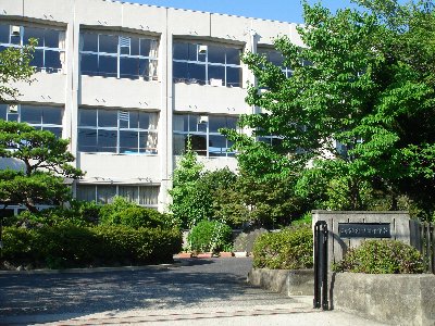 小学校　栗東市立治田西小学校（小学校）まで733m