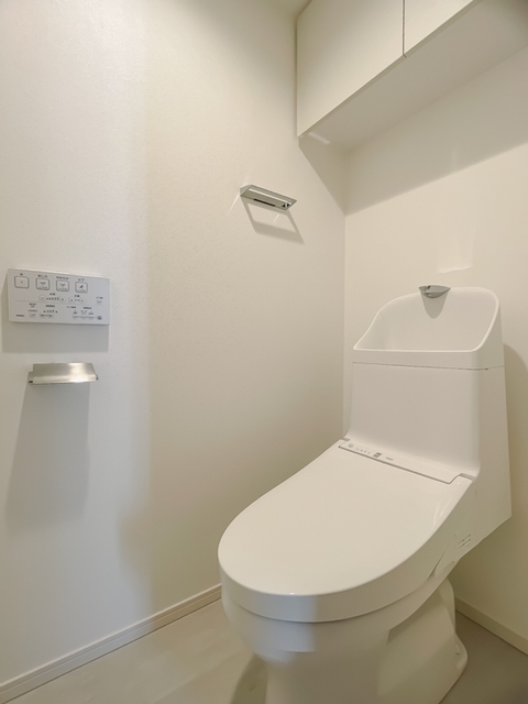 トイレ　※写真は同タイプ住戸です。