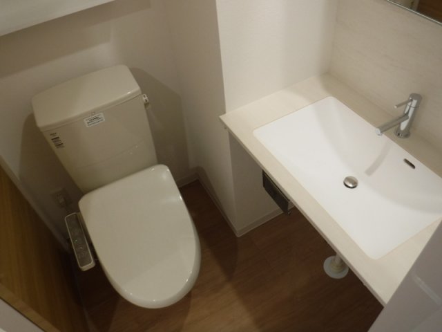 洗面設備　※別号室・同間取りの参考写真です