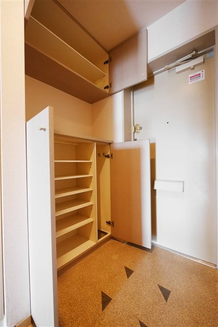 玄関　※参考写真