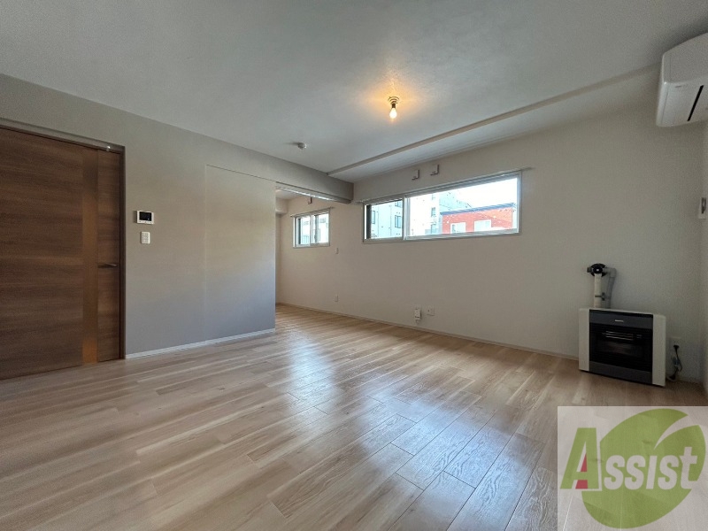 居室・リビング　広くてきれいなリビングです！快適に過ごせそうですね。