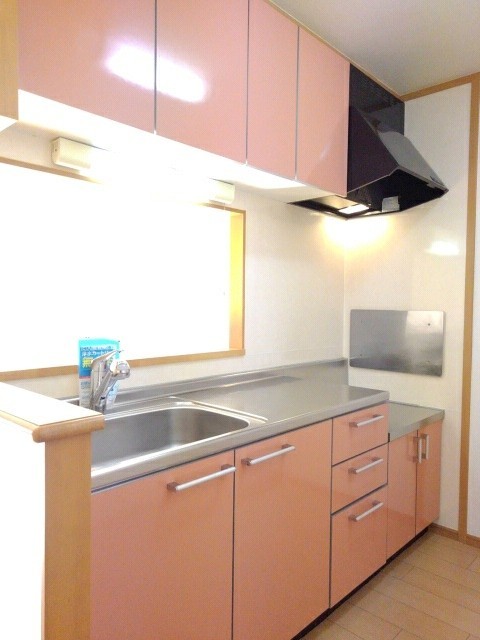 キッチン　人気の対面キッチンでお料理しながらリビングの様子が見れます☆