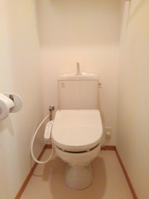 トイレ　温水洗浄便座つき！
