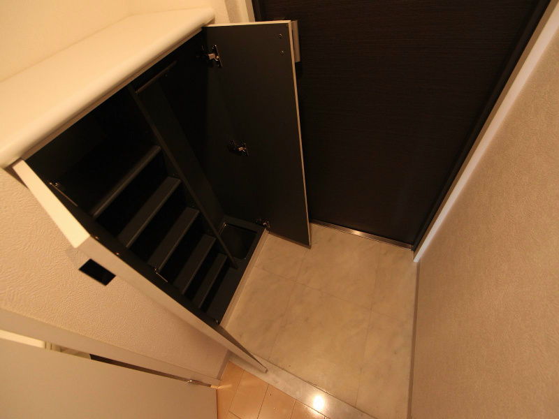 玄関　玄関　シューズボックス　収納充実してます