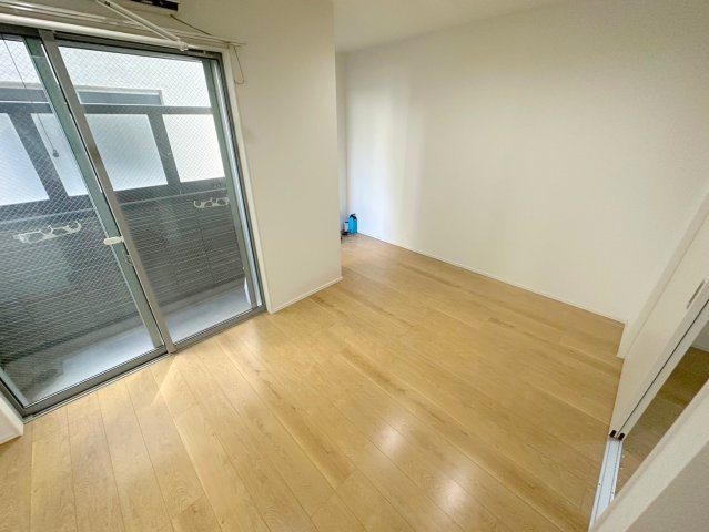 居室・リビング　明るく広々としたリビングです。