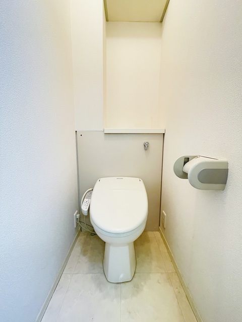 トイレ　清掃前の写真です