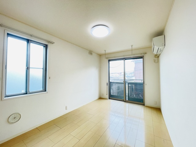 居室・リビング　清掃前の写真です