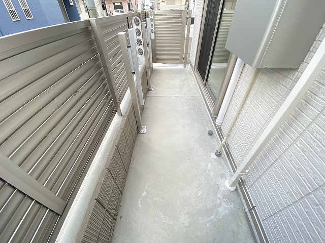 バルコニー　バルコニーからの眺めを楽しみながら食事をしませんか