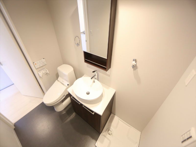 洗面設備　脱衣所　デザイン独立洗面台付　洗濯機置き場