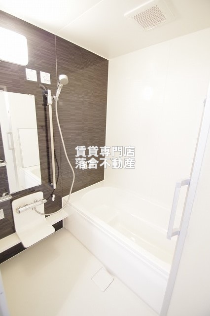 バス・シャワールーム　落ち着いた空間のお風呂