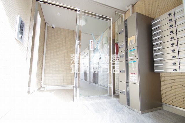 エントランス　オートロック・宅配BOX完備