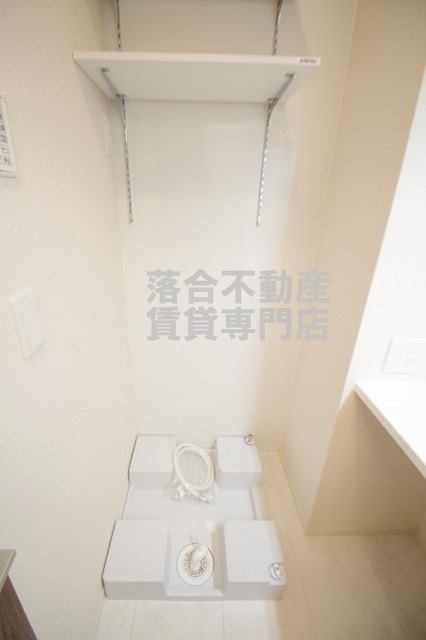 その他設備　棚付き洗濯機置場