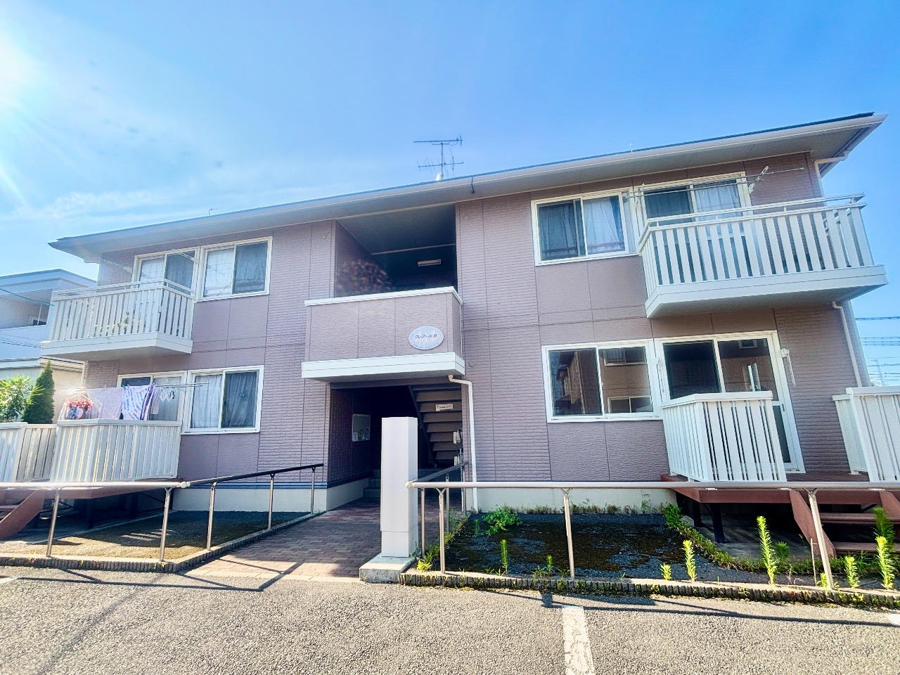 建物外観　外観部分・日当たり良好です♪