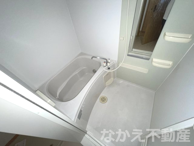 バス・シャワールーム　コンパクトで使いやすいお風呂です