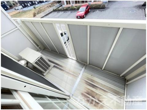 バルコニー　開放的で明るい空間を演出してくれるバルコニーです