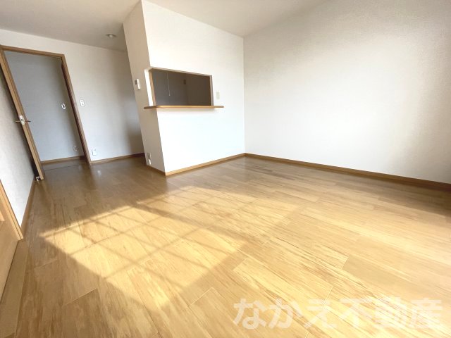 居室・リビング　こちらの居間で趣味の時間をお楽しみください