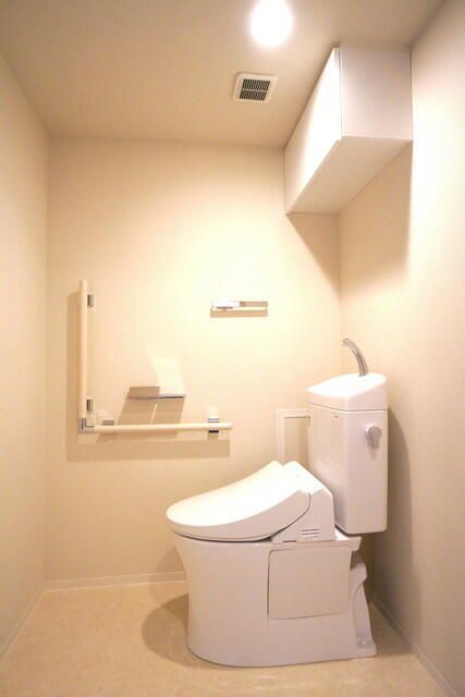 トイレ　同タイプ部屋　参考写真です