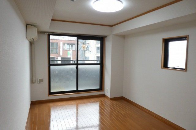 その他部屋・スペース　10.2帖のフローリング洋室です。