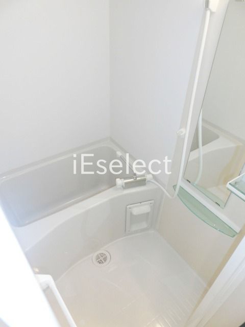 バス・シャワールーム　バスルームです