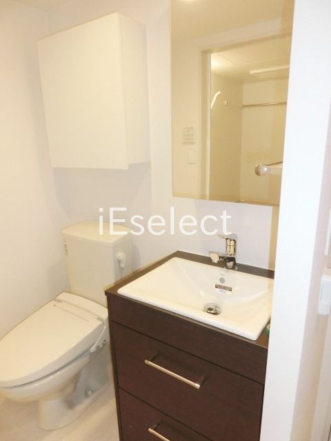 洗面設備　独立した洗面台です