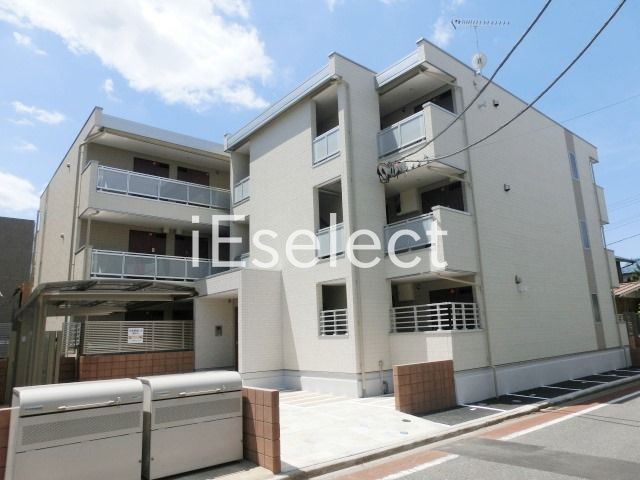 建物外観　２０１５年５月築。