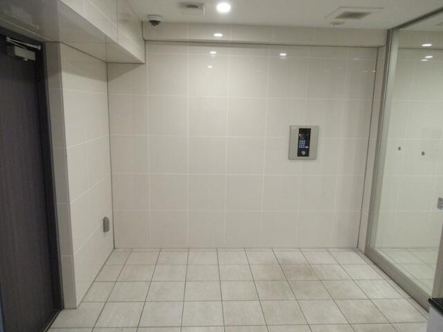 エントランス　オートロックの入り口