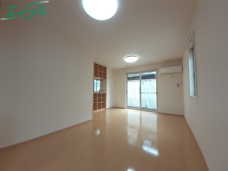 居室・リビング　別部屋参考写真です