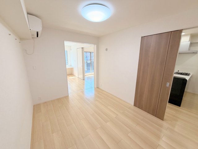 その他部屋・スペース　ゆとりのあるベッドルームで快適な睡眠をとってくださいね。