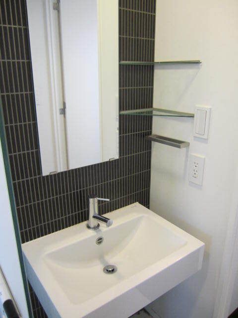 洗面設備　コンパクトで使いやすい洗面所