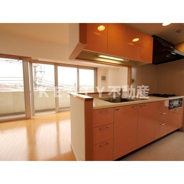 キッチン　コンパクトなキッチンで掃除もラクラク