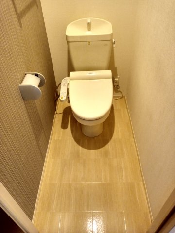 トイレ　温水洗浄暖房便座